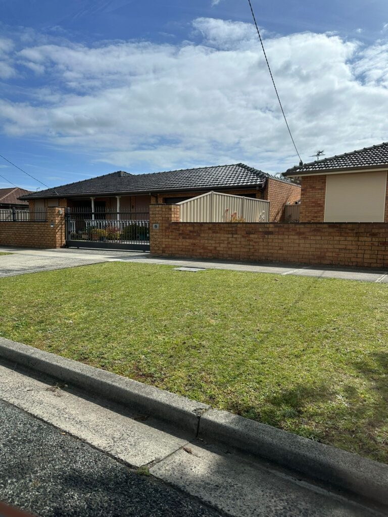 affordable lawn mowing in Clayton, Mulgrave, Brighton, Caulfield, Oakleigh South, Bentleigh South & East, Mount, Waverley, Westall, Clarinda, Braeside